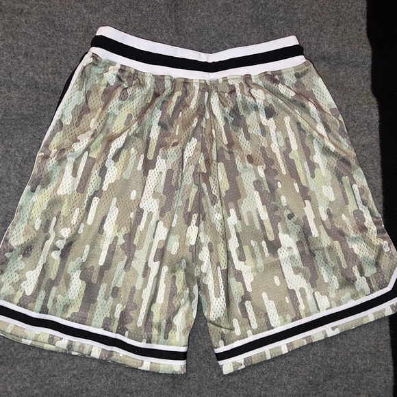 JOHN ELLIOTT Eucalyptus "Game Shorts" MEDIUM NWT size 2 camo - Picture 7 of 8
